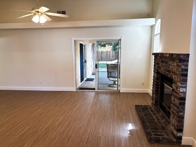 9598 N Sharon Ave in Fresno, CA - Building Photo - Building Photo