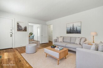 Redmont Place in Birmingham, AL - Building Photo - Interior Photo