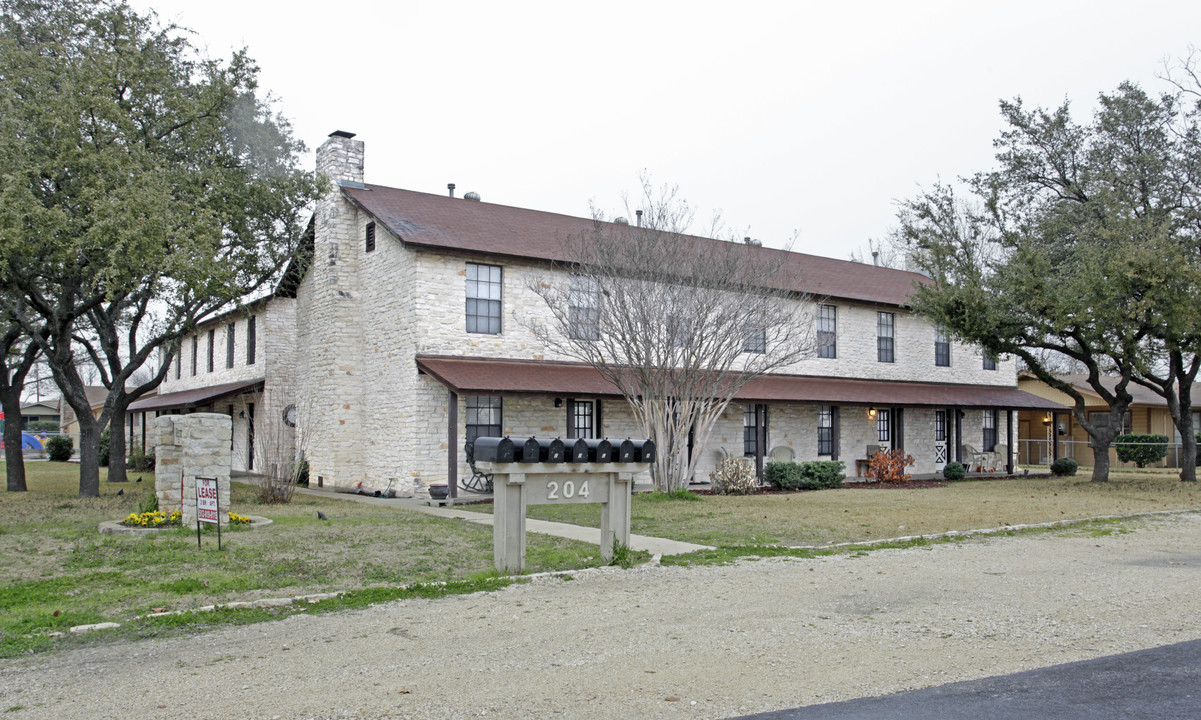 Wagon Wheel Apartments in Round Rock, TX - Building Photo