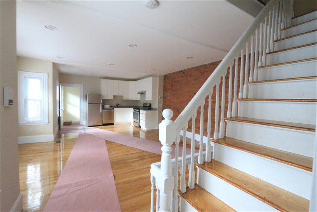 18 Chandler St, Unit 2 in Somerville, MA - Building Photo