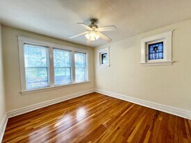 911 St Rita Ave in Clayton, MO - Building Photo