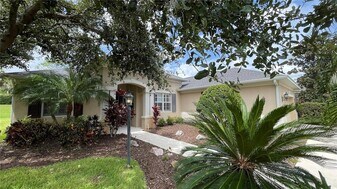 7704 Drayton Cir in Bradenton, FL - Building Photo