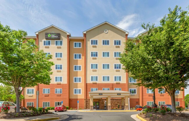 Furnished Studio-Washington, D.C. - Centre in Centreville, VA - Building Photo - Building Photo