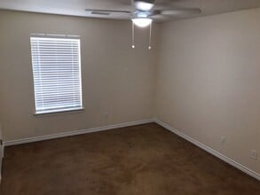805 N Washington St in Pilot Point, TX - Building Photo - Building Photo