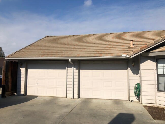 917 N Lynora St in Tulare, CA - Building Photo - Building Photo