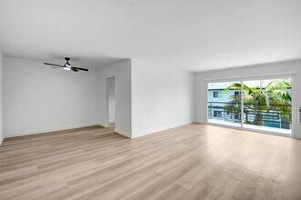 7941 Selma in Los Angeles, CA - Building Photo - Building Photo