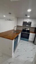 3982 NW 90th Ave in Sunrise, FL - Building Photo - Building Photo