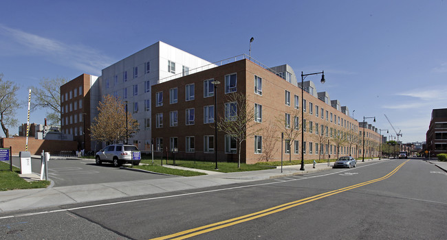 Ash Down House in Cambridge, MA - Foto de edificio - Building Photo