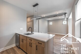 2401 N Kedzie Blvd in Chicago, IL - Building Photo - Building Photo