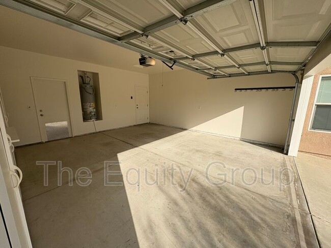 1155 Meadow Ave in Exeter, CA - Building Photo - Building Photo