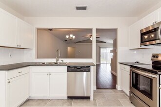 538 Beth Ann St in Valrico, FL - Foto de edificio - Building Photo