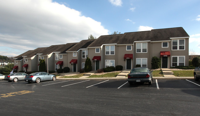 Foxhill Townhomes in Harrisonburg, VA - Building Photo - Building Photo