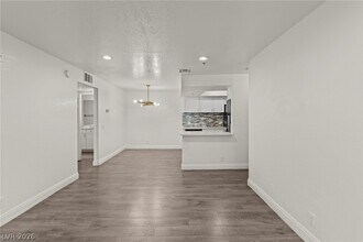 4200 S Valley View Blvd in Las Vegas, NV - Foto de edificio - Building Photo
