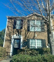 5616 Union Pointe Dr in Union City, GA - Building Photo