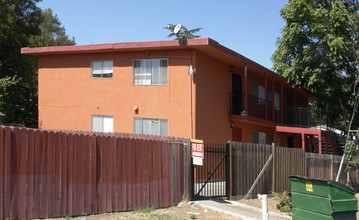 2350 83rd Ave in Oakland, CA - Foto de edificio - Building Photo