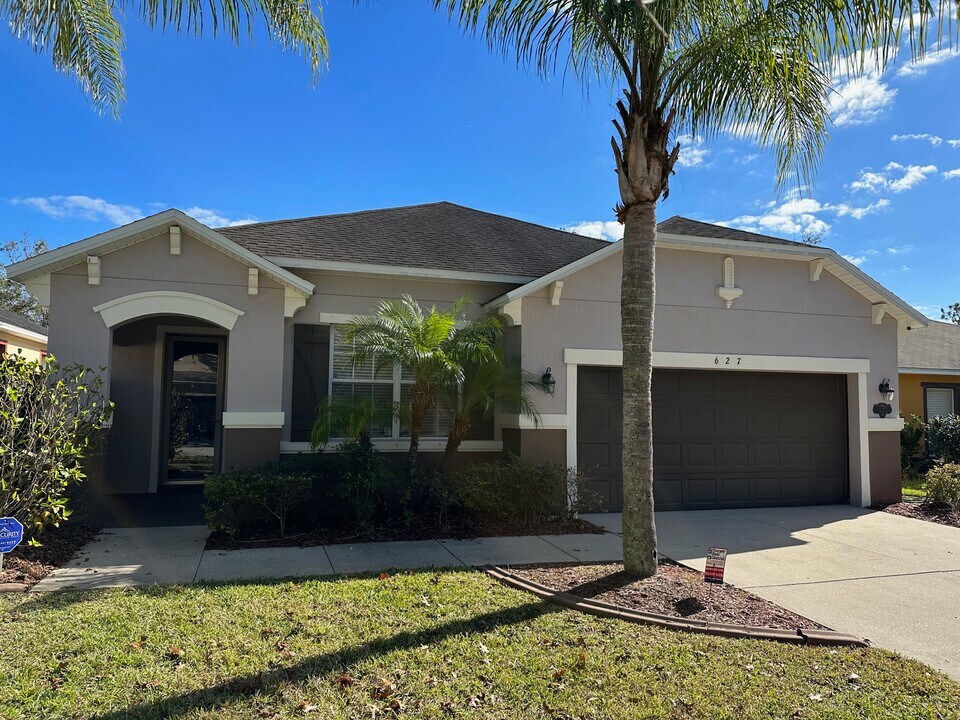 627 Aeolian Dr in New Smyrna Beach, FL - Building Photo