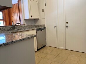 4011 Hillandale Rd, Unit 3 in Ottawa Hills, OH - Building Photo - Building Photo