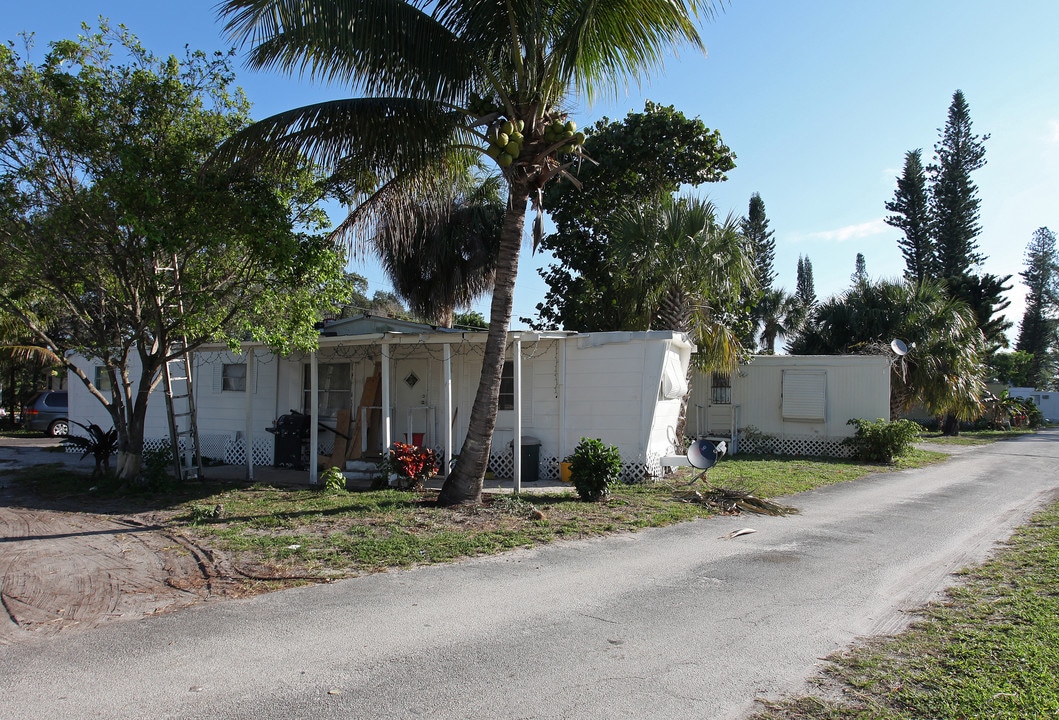 1750 N Congress Ave in West Palm Beach, FL - Building Photo