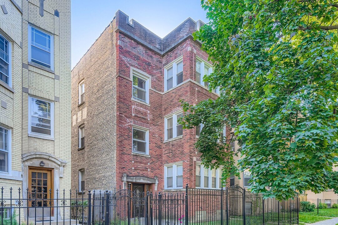 6327 N Francisco Ave in Chicago, IL - Building Photo