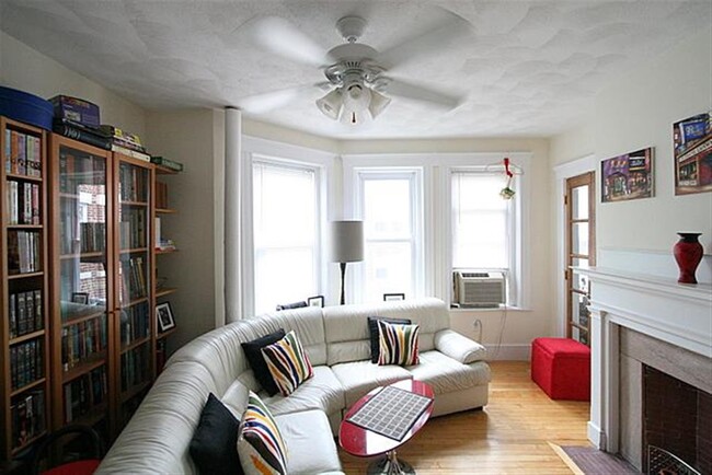 333 Harvard St, Unit 12