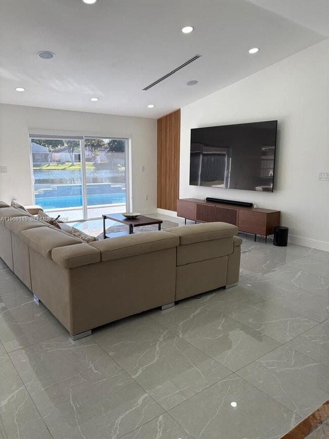 920 Monticello Ave in Davie, FL - Building Photo - Building Photo