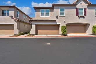 204 Cezanne Ln in Folsom, CA - Building Photo - Building Photo