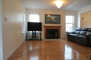 64 Lilac Cir in Marlborough, MA - Building Photo