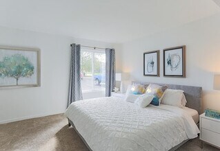 Hampton Apartments in Virginia Beach, VA - Building Photo - Building Photo