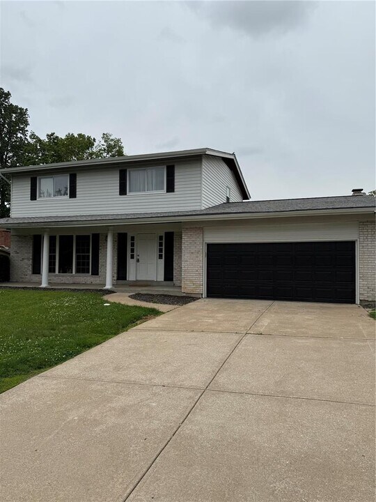 3408 Greiner Dr in St. Charles, MO - Foto de edificio
