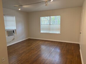 2414 Richton St in Houston, TX - Foto de edificio - Building Photo