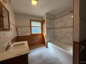 211 Hartford Pl in Utica, NY - Building Photo - Building Photo