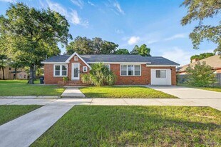 1410 W Gregory St in Pensacola, FL - Building Photo