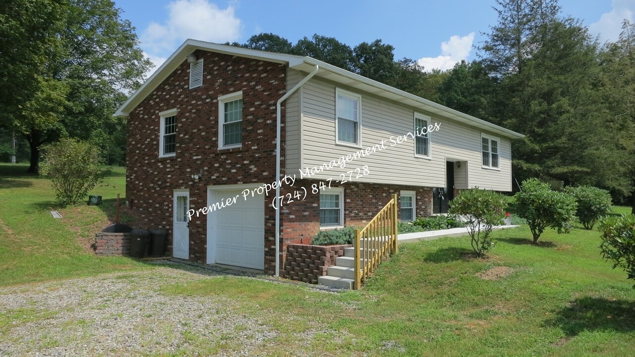511 Upper Service Rd in Hookstown, PA - Foto de edificio