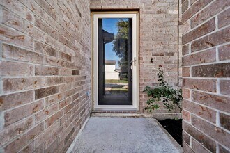 22250 Queenbury Hills Dr in Houston, TX - Building Photo - Building Photo