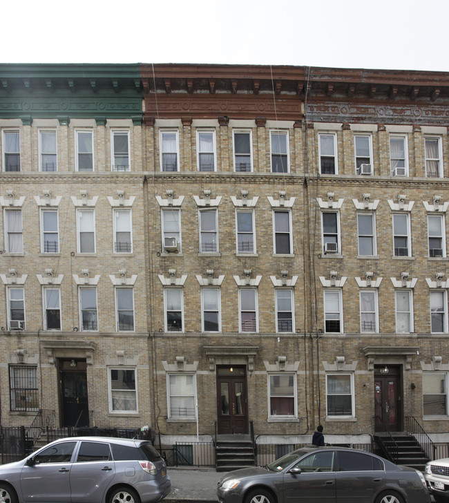 238 Irving Ave in Brooklyn, NY - Foto de edificio - Building Photo