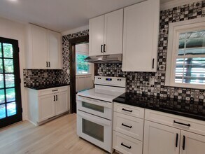 1301 Leolillie Ln in Charlotte, NC - Building Photo - Building Photo