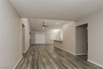 1054 Mohegan Rd in Venice, FL - Building Photo - Building Photo