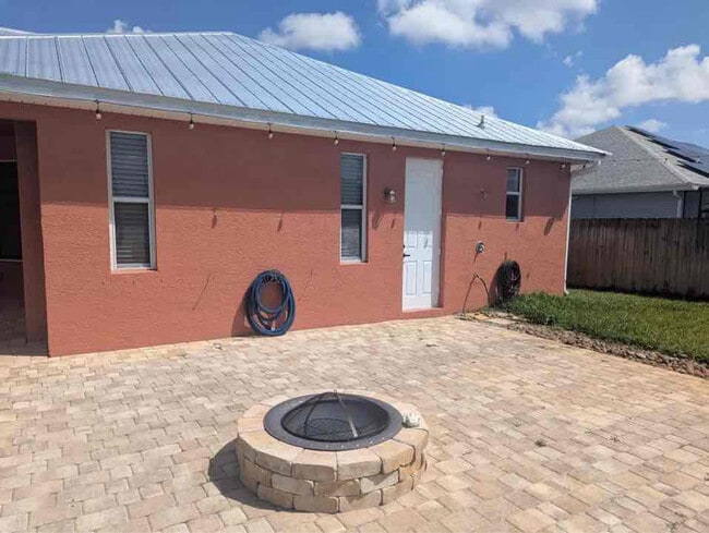 359 SW Kestor Dr in Port St. Lucie, FL - Building Photo - Building Photo