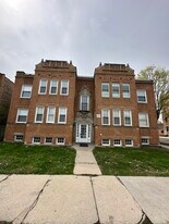 5745 W Wellington Ave in Chicago, IL - Building Photo