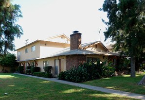 613 W Provential Dr in Anaheim, CA - Building Photo