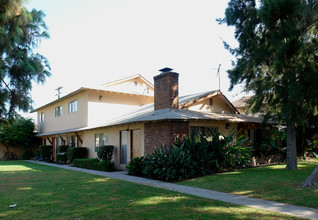 613 W Provential Dr in Anaheim, CA - Building Photo - Building Photo