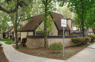 Woodside Apartments in Simi Valley, CA - Building Photo - Building Photo