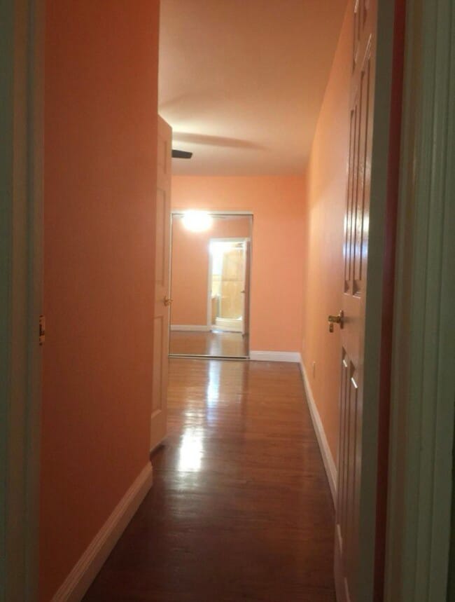 5115 Canoga Ave in Woodland Hills, CA - Building Photo - Building Photo