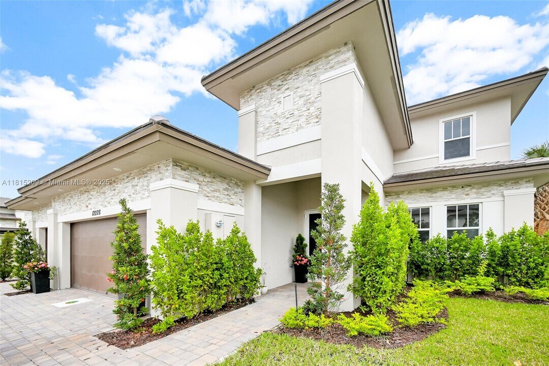 12228 SW 43rd St in Davie, FL - Building Photo