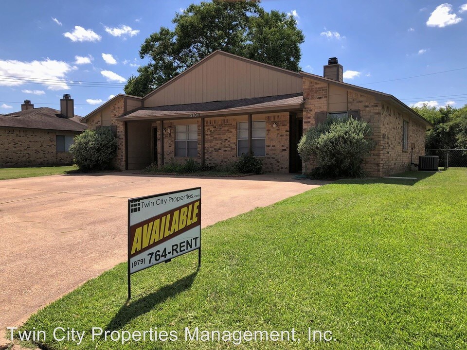 3701 Elliott St in Bryan, TX - Building Photo