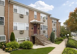 Ridge Hill Commons in Ridgefield Park, NJ - Foto de edificio - Building Photo