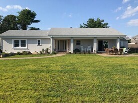 7 Melville Ln in Narragansett, RI - Building Photo