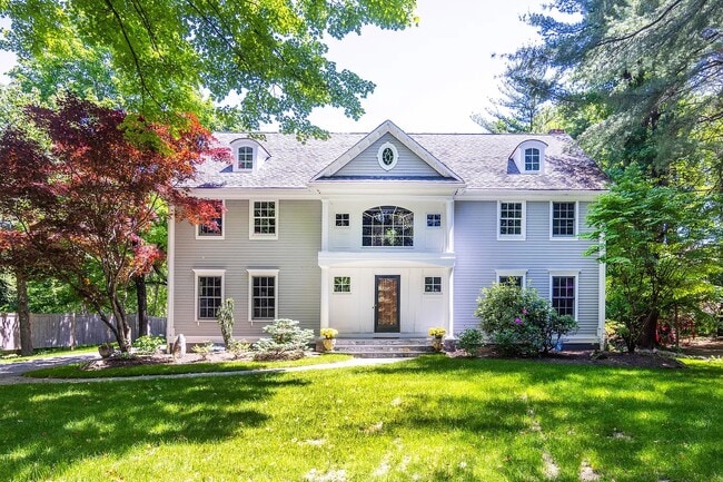 302 Grove St, Unit 302 in Wellesley, MA - Building Photo - Building Photo