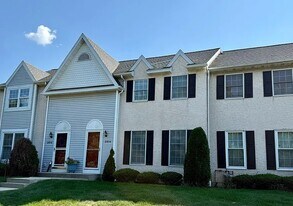 2814 Kingston Dr in Sinking Spring, PA - Building Photo