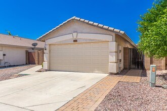 2241 E Heston Dr in Phoenix, AZ - Building Photo - Building Photo